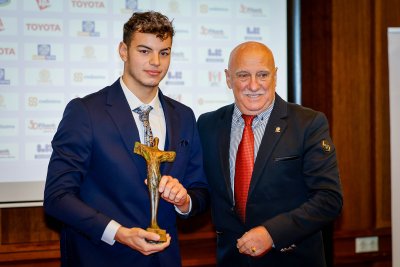 Плувецът Петър Мицин получи приза "Спортен Икар" за 2023 година