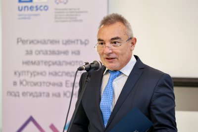 Министърът на културата Кръстю Кръстев заяви готовност да бъде изслушан