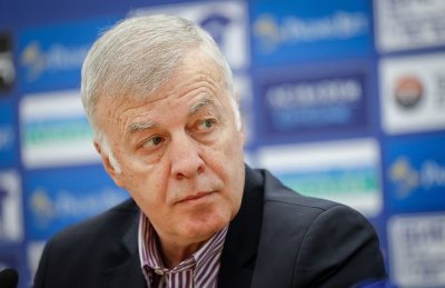 ПФК Левски отказа срещата между феновете и Наско Сираков да се проведе в широк кръг от хора