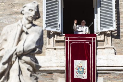 Ватиканът разреши благословии за еднополови двойки