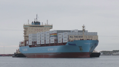 Още международни логистични компании спират временно корабите си през Червено