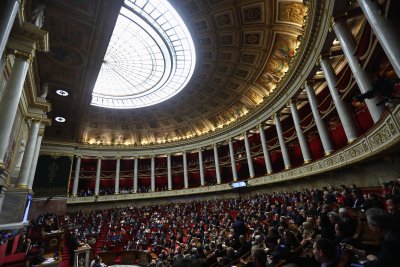 Френският парламент одобри окончателно закона за имиграцията