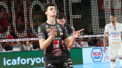 Българските волейболисти в италианското първенство Александър Николов Матей Казийски