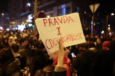 Поредeн масов антиправителствен протест се проведе в Белград Демонстрантите се