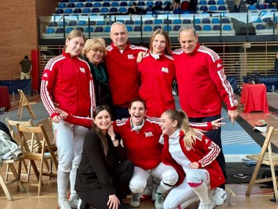 Българският отбор на шпага девойки в състав Боряна Митова Михаела