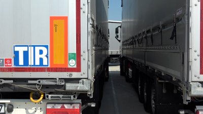 Интензивен трафик за тежкотоварни автомобили по границите с Румъния и