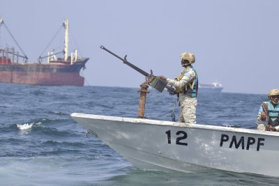 Започва международна операция за защита на корабоплаването в Червено море