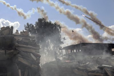 Бойци на Хамас са изстреляли залп от ракети по израелска