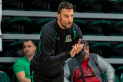 Баскетболният шампион Балкан се раздели с треньора си Петър Златанович