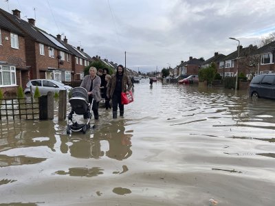 Наводнения от бурята Хенк във Великобритания