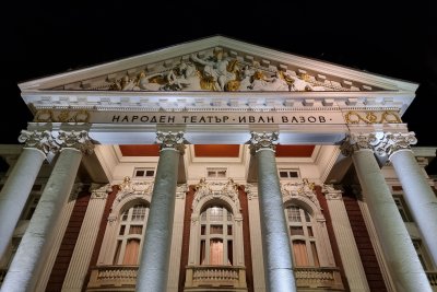 Народният театър Иван Вазов отбелязва 117 години от откриването на