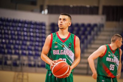 Българският баскетболист Мартин Ангелов и неговият университетски тим Стоктън спечелиха