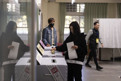 В Тайван гласуват на президентски и парламентарни избори които Китай