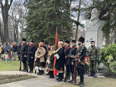 С тържествен ритуал в Пловдив отбелязаха 176-годишнината от рождението на Ботев