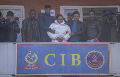 Полицията в Непал арестува духовен водач който се представя за