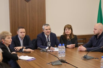 Министърът на младежта и спорта Димитър Илиев и заместник министър Даниела