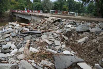 Започва разчистването около мостовете в Царево след наводнението през септември (СНИМКИ)