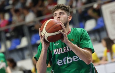 Отборът на Мелия в който играе българският баскетболист Симеон Лепичев