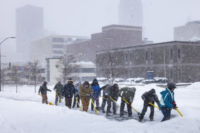 Снежна буря в САЩ: Хиляди без ток и стотици отменени полети