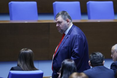 ДПС ще подкрепи и двете кандидатури за съдии в Конституционния съд, каза Делян Пеевски