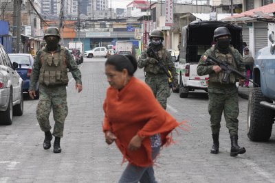 Войници патрулират по улиците на Еквадор заради обявеното извънредно положение