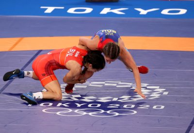 Георги Иванов и Миглена Селишка претърпяха поражения на турнира по борба в Загреб