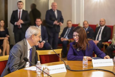Депутатите избраха Борислав Белазелков и Десислава Атанасова за конституционни съдии