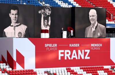 Хиляди фенове и важни фигури ще отдадат този следобед последна почит на великия Франц Бекенбауер