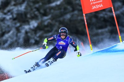 Олимпийската шампионка Сара Хектор спечели гигантския слалом в Словакия