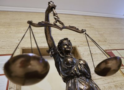 Съдът решава дали да остави в ареста задържания при акция на СДВР адвокатски сътрудник