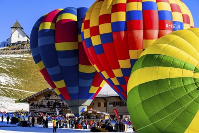 Фестивал на балоните в Швейцария (СНИМКИ)