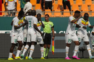 Шампионът Сенегал стартира с победа настоящото издание на турнира за