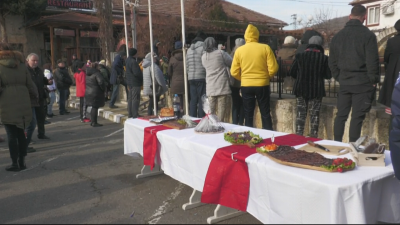 В село Кошарица до Несебър започва Празникът на домашната наденица Хората