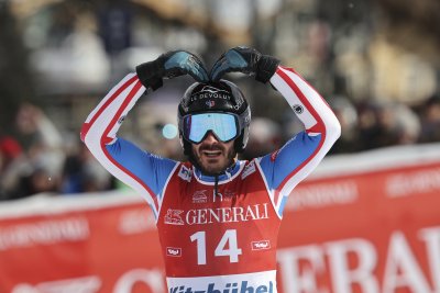 Французинът Сиприен Саразен спечели първото спускане за мъже от Световната