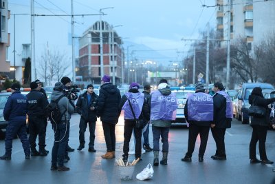 Представители на протестиращите служители в градския транспорт в София се