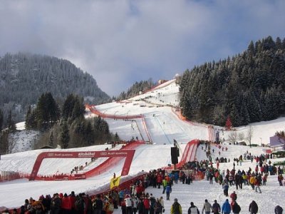 Два тежки инцидента белязаха тренировъчното спускане на легендарната писта "Щрайф" в Австрия