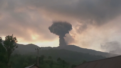 В Индонезия изригна вулканът Марапи Пепел се издигна в небето