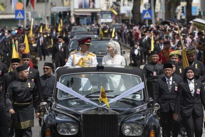 Принцът на султанството се ожени на грандиозна сватба която се