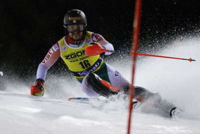 Звездата ни в алпийските ски Алберт Попов се класира за