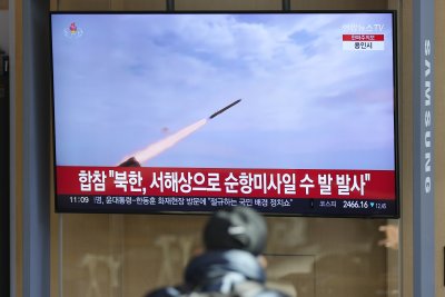 Южнокорейските военни съобщиха днес че Северна Корея е изстреляла няколко