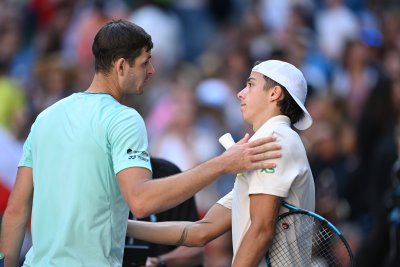 Хуберт Хуркач сложи край на приказката за Артур Казо на Australian Open, очаква го Медведев