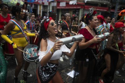 В Рио Де Жанейро започна подготовката за традиционния карнавал Въпреки