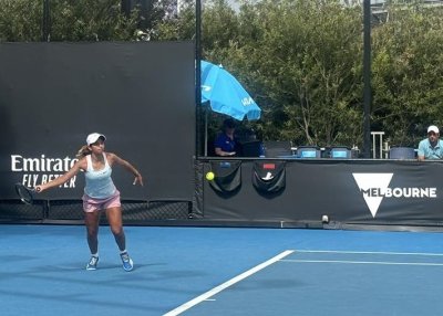 Дъжд прекъсна четвъртфиналния мач на Ива Иванова на Australian Open, българката води с 5:4 в първия сет