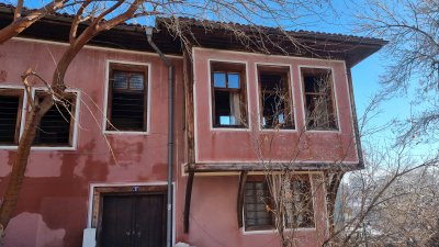 Пожарът в Пампоровата къща нанесъл щети за 80 000 лева