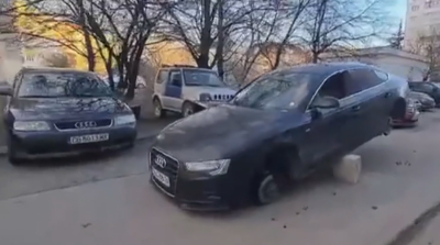 Нагло посегателство: Разбиха и откраднаха четирите гуми на кола в София