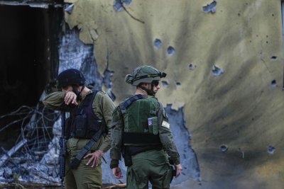 Израел: Преговорите в Париж за пауза на сраженията бяха конструктивни, но различията остават