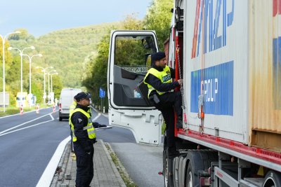 Чехия отменя проверките по границата със Словакия на 2 февруари