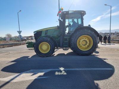Повече от 100 земеделски производители протестираха в Пазарджишко