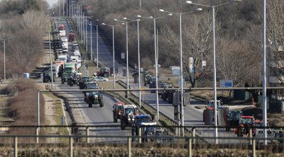 Земеделци от Русенско блокираха за 2 часа три възлови кръстовища