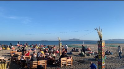Горещото време напълни плажа в Бургас Температурата на въздуха достигна рекордните